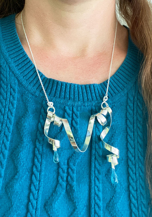 Asymmetric Loops of Ribbon Necklace